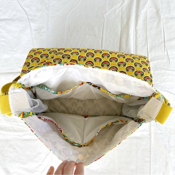 Vera Bradley Quilted Provencal Messenger Crossbody Baby Diaper Bag - Picture 4 of 5